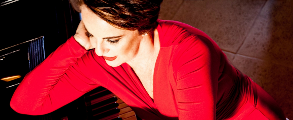 Leila Pinheiro, voz e piano