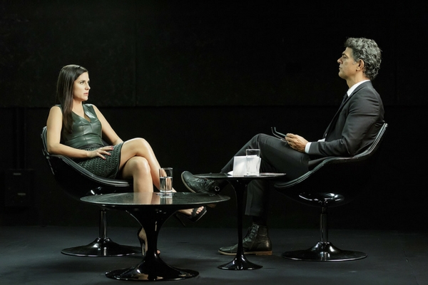 Em O Negócio, Karin é entrevistada sobre lançamento de seu livro