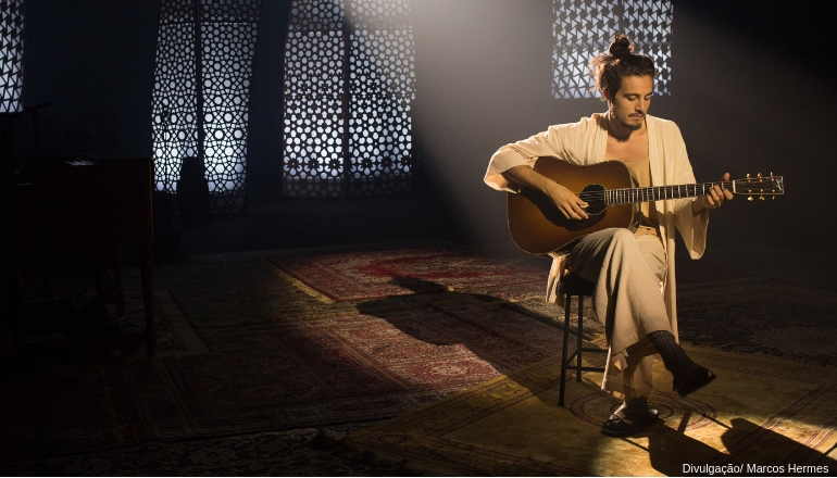 TIAGO IORC | Cantor apresenta álbum “Reconstrução” no Acústico MTV