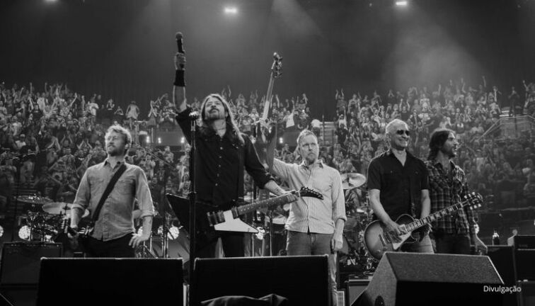 FOO FIGHTERS | Under You