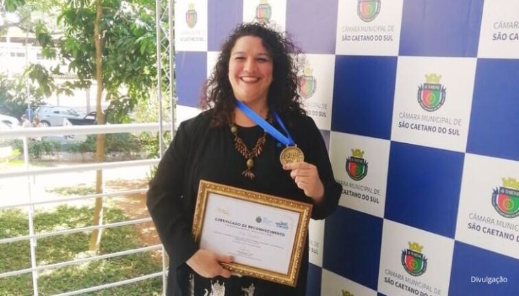 DANÇARINA CRIS ESCUDEIRO GANHA HOMENAGEM