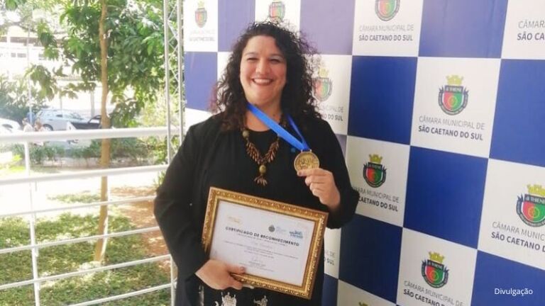 DANÇARINA CRIS ESCUDEIRO GANHA HOMENAGEM