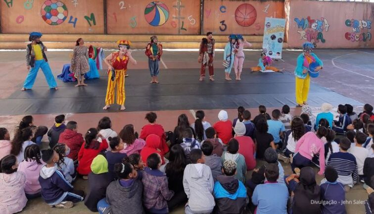 BAILANDO NAS ESCOLAS