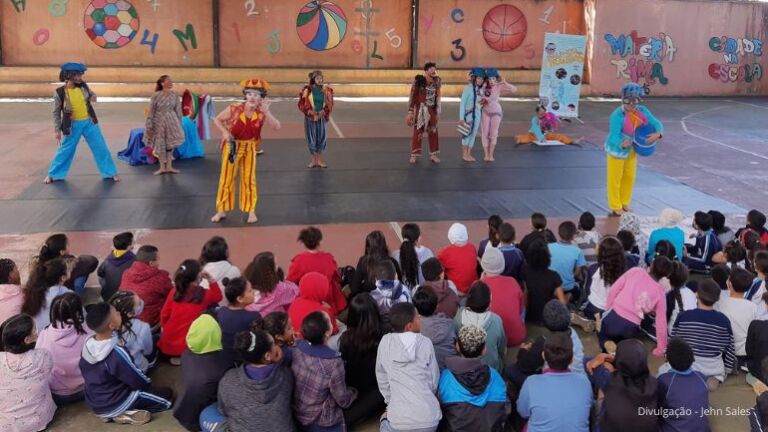 BAILANDO NAS ESCOLAS